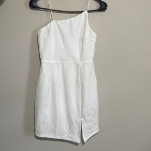 Lulu’s white dress